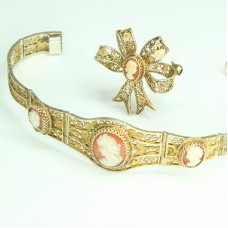 set bratara si brosa. argint vermeil & camee naturale. Italia set bratara si brosa. argint vermeil & camee naturale. Italia